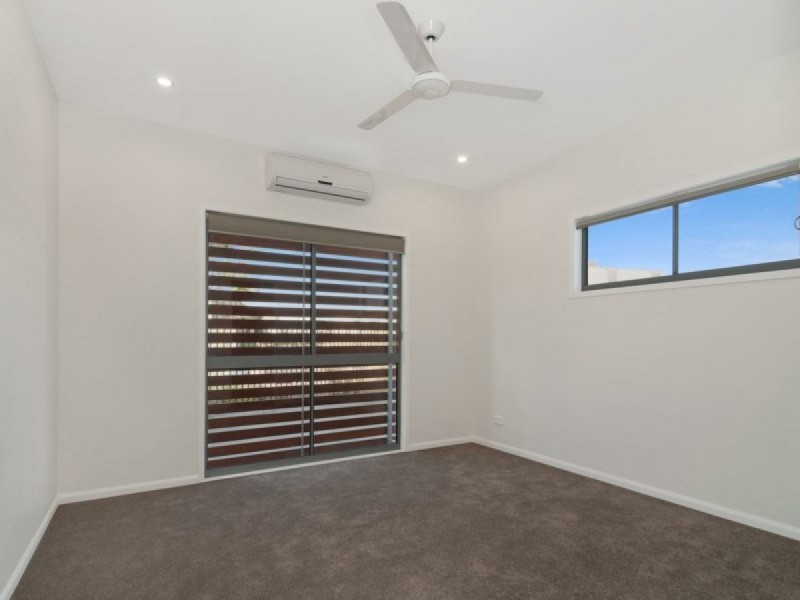 16 Birdie Place, Carbrook QLD 4130