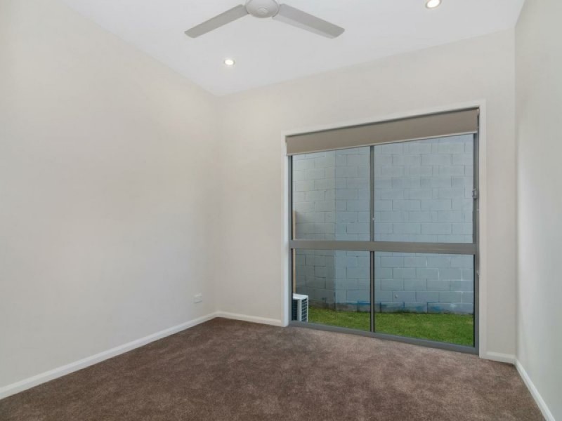 16 Birdie Place, Carbrook QLD 4130