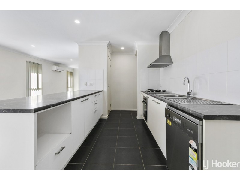 13 Bream Place, Redland Bay QLD 4165
