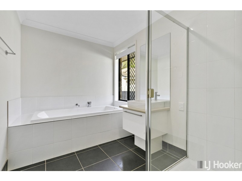 13 Bream Place, Redland Bay QLD 4165