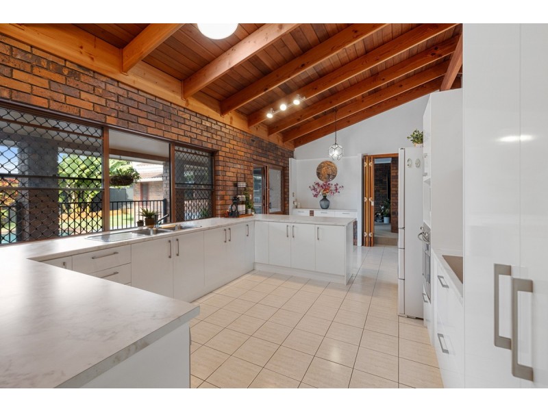 8 Courageous Court, Cleveland QLD 4163