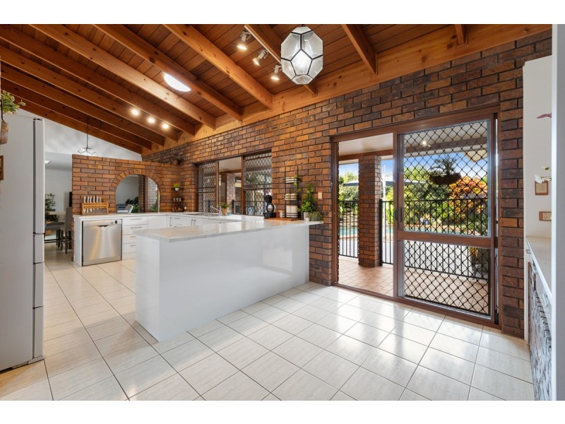 8 Courageous Court, Cleveland QLD 4163