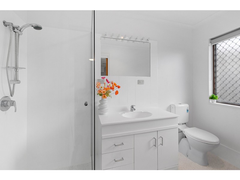 8 Courageous Court, Cleveland QLD 4163