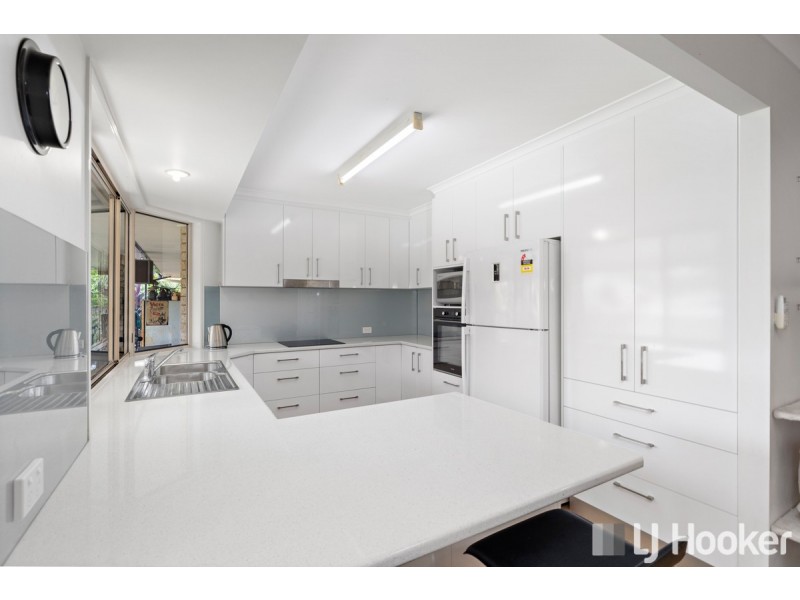 11 Gleneagles Court, Redland Bay QLD 4165