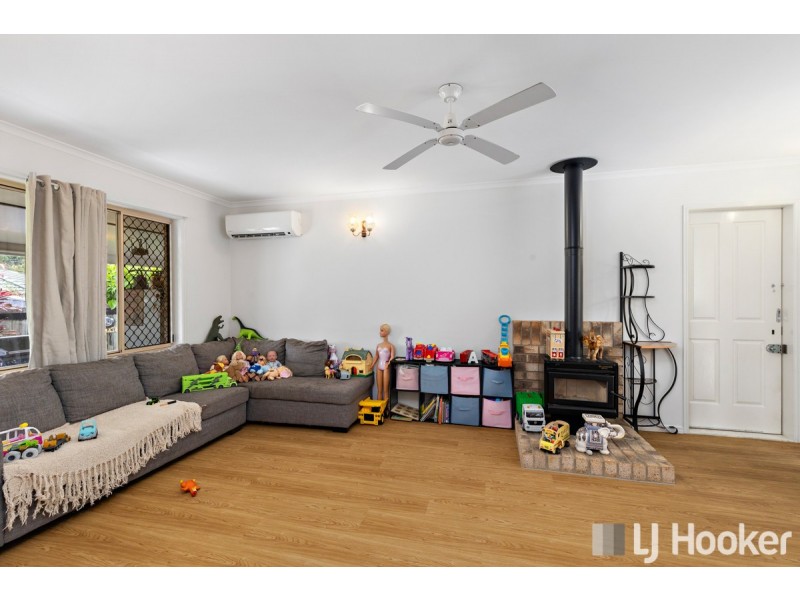 11 Gleneagles Court, Redland Bay QLD 4165