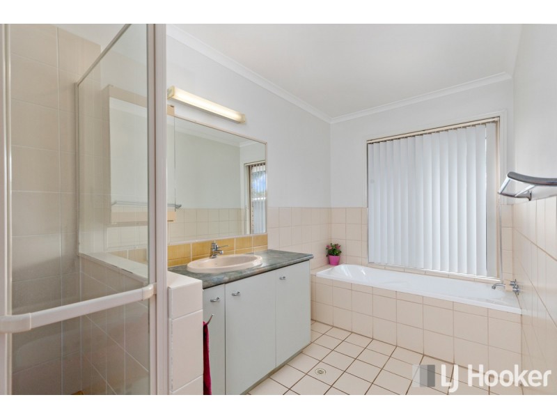 11 Gleneagles Court, Redland Bay QLD 4165