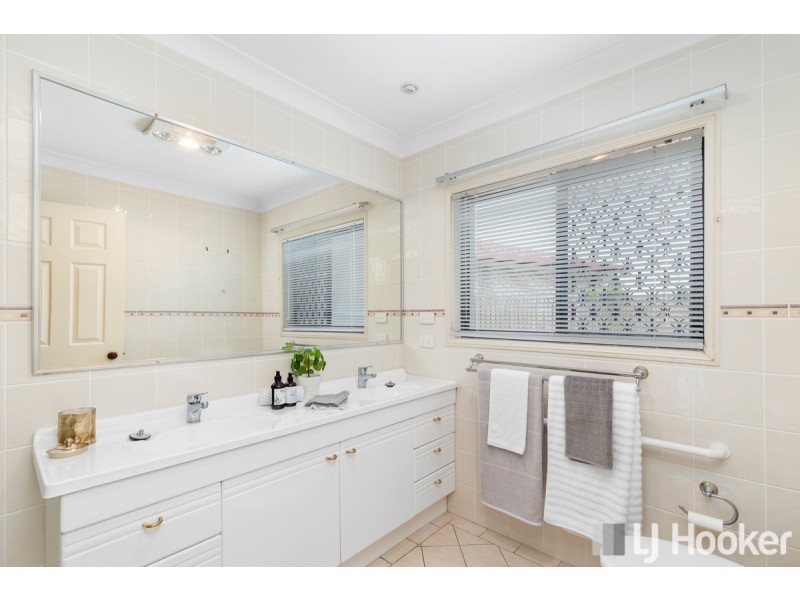 12 Captains Court, Raby Bay QLD 4163