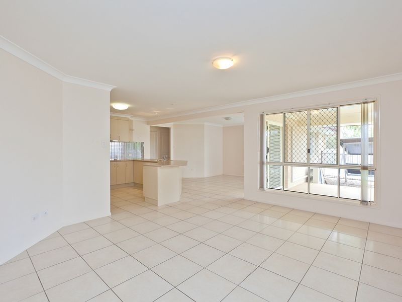 32 Emperor Drive, Redland Bay QLD 4165