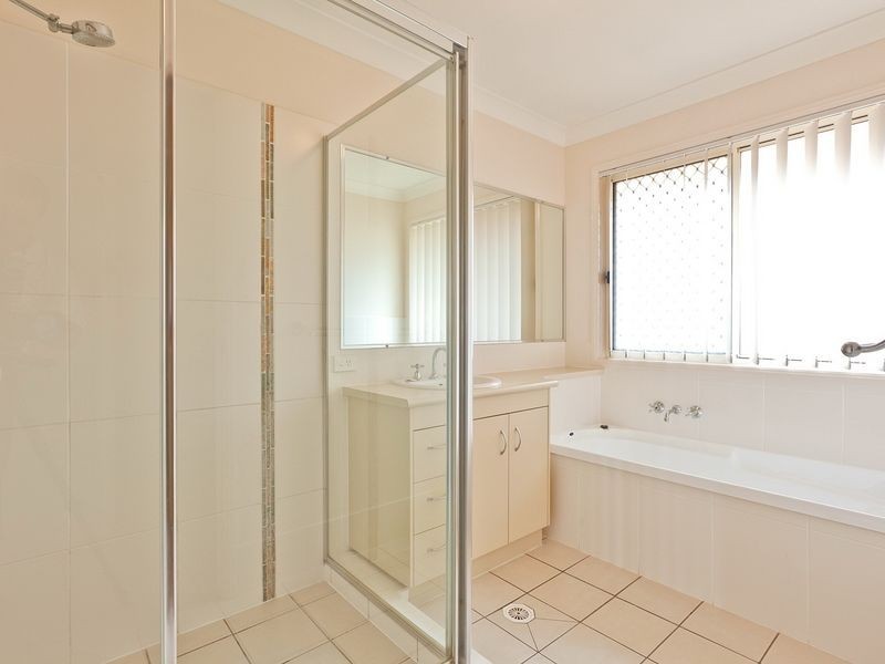 32 Emperor Drive, Redland Bay QLD 4165