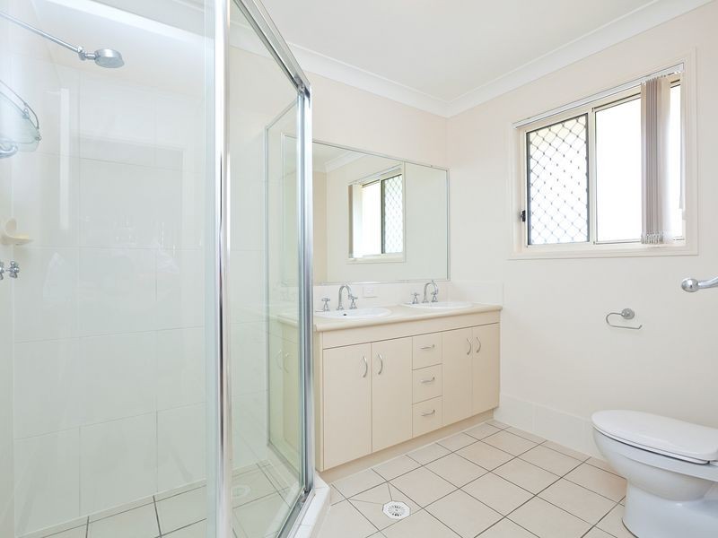 32 Emperor Drive, Redland Bay QLD 4165