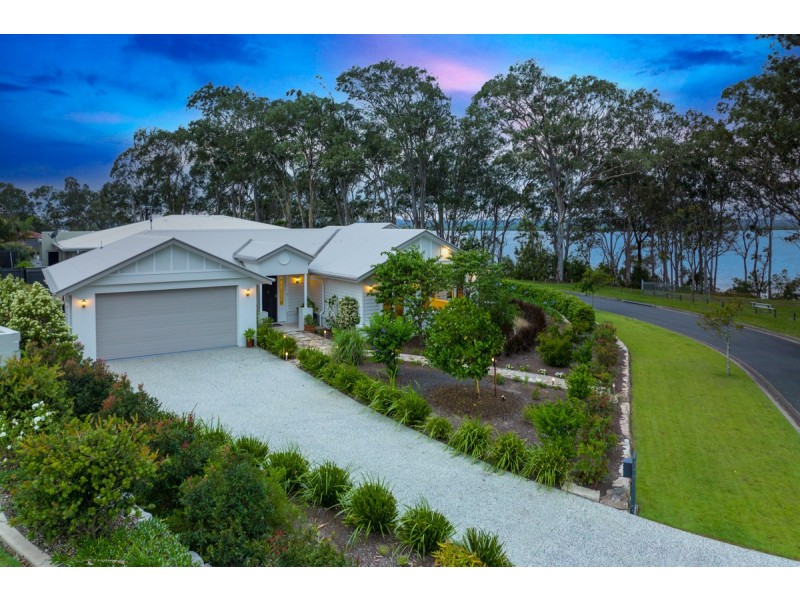 11 Sandy Cove Place, Redland Bay QLD 4165