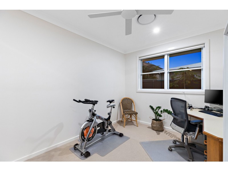 11 Sandy Cove Place, Redland Bay QLD 4165