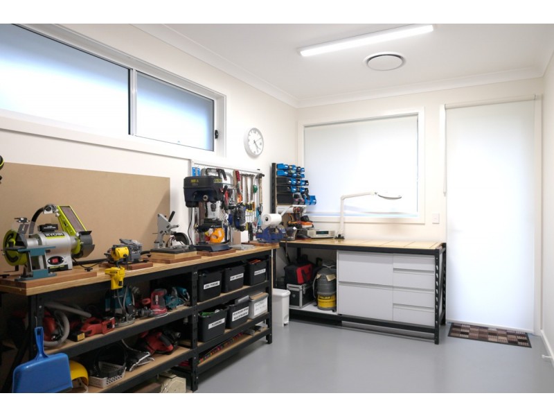 11 Sandy Cove Place, Redland Bay QLD 4165