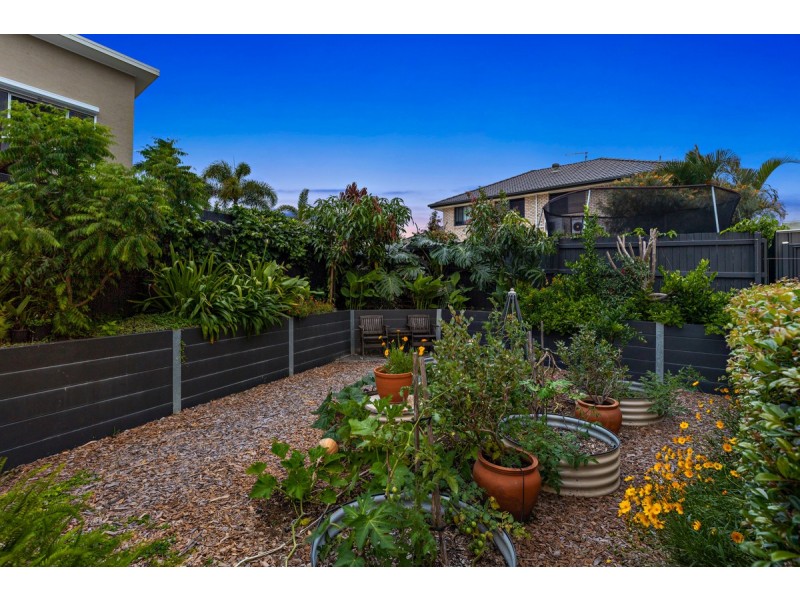 11 Sandy Cove Place, Redland Bay QLD 4165