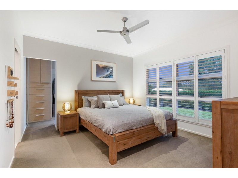 22 Magnetic Place, Redland Bay QLD 4165