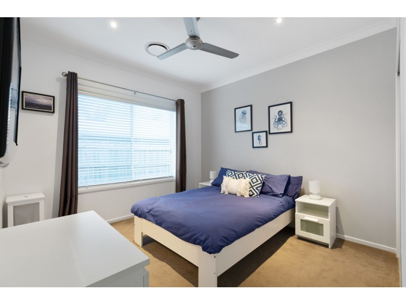 22 Magnetic Place, Redland Bay QLD 4165