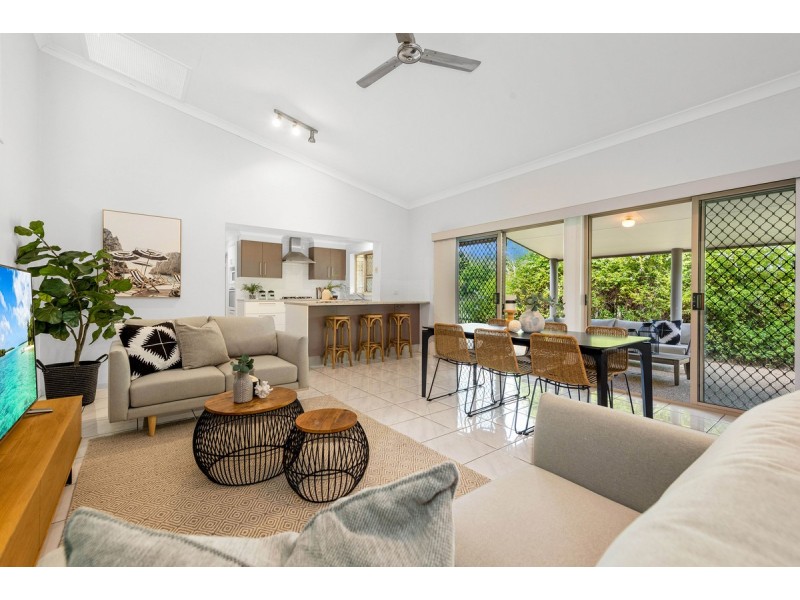 105 Sunset Road, Kenmore QLD 4069