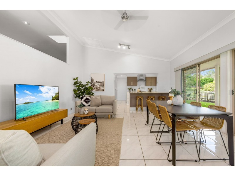 105 Sunset Road, Kenmore QLD 4069