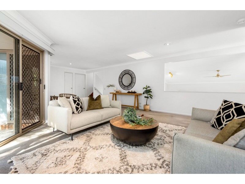 105 Sunset Road, Kenmore QLD 4069