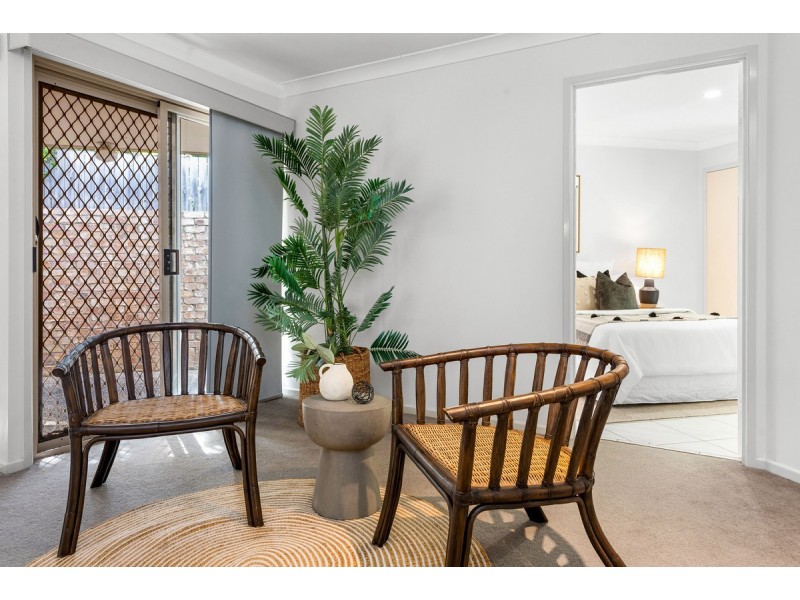 105 Sunset Road, Kenmore QLD 4069