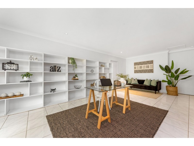 105 Sunset Road, Kenmore QLD 4069