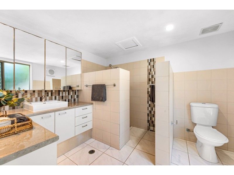 105 Sunset Road, Kenmore QLD 4069