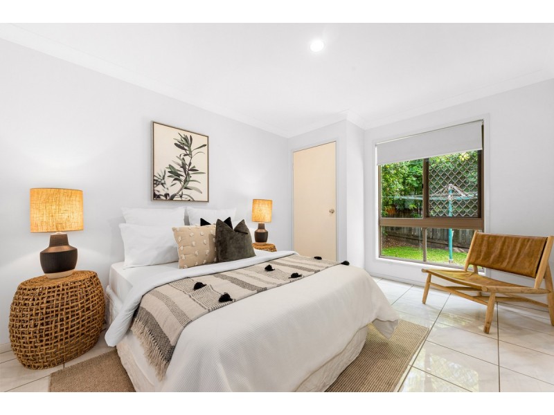 105 Sunset Road, Kenmore QLD 4069