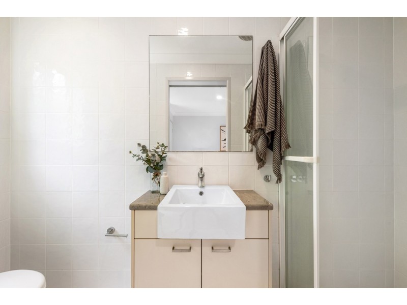 105 Sunset Road, Kenmore QLD 4069