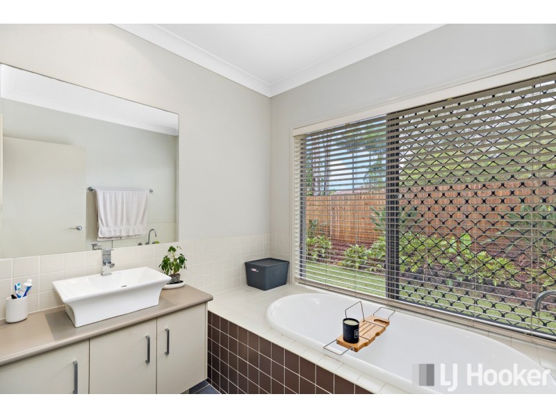 4 Themeda Court, Victoria Point QLD 4165