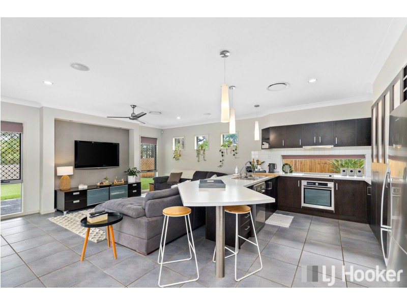 4 Themeda Court, Victoria Point QLD 4165