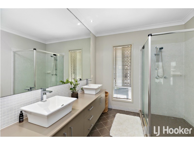 4 Themeda Court, Victoria Point QLD 4165