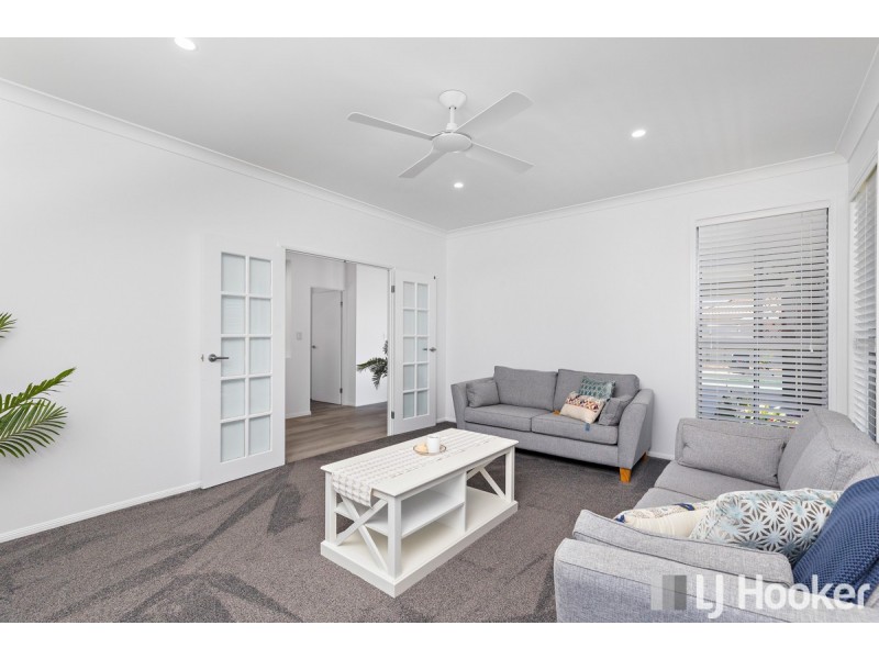 7 Magnetic Place, Redland Bay QLD 4165