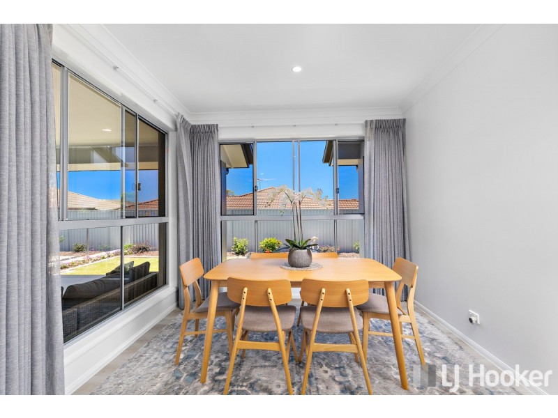7 Magnetic Place, Redland Bay QLD 4165