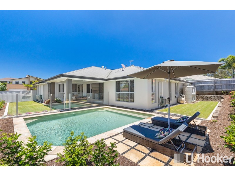 7 Magnetic Place, Redland Bay QLD 4165