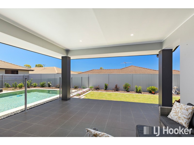 7 Magnetic Place, Redland Bay QLD 4165
