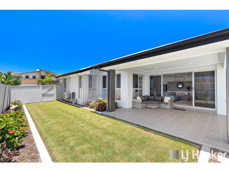 7 Magnetic Place, Redland Bay QLD 4165