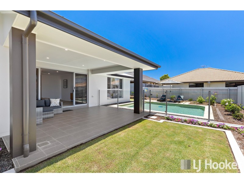 7 Magnetic Place, Redland Bay QLD 4165