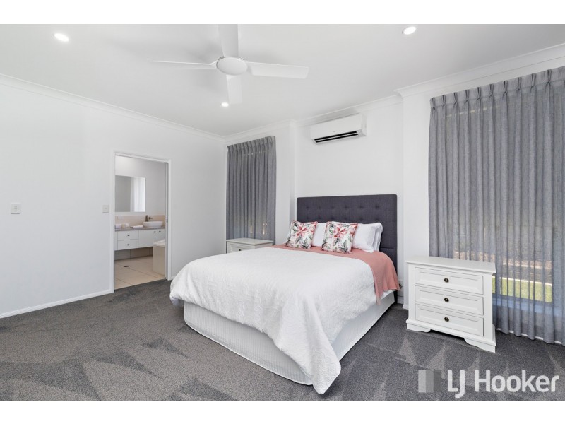 7 Magnetic Place, Redland Bay QLD 4165