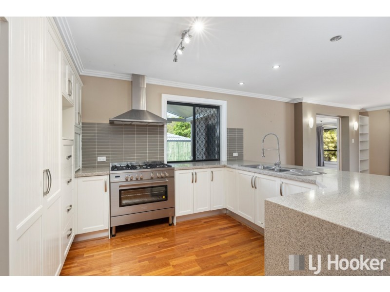 14 Gleneagles Court, Redland Bay QLD 4165