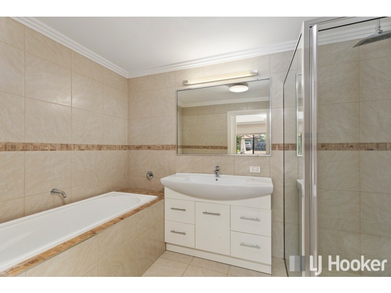 14 Gleneagles Court, Redland Bay QLD 4165