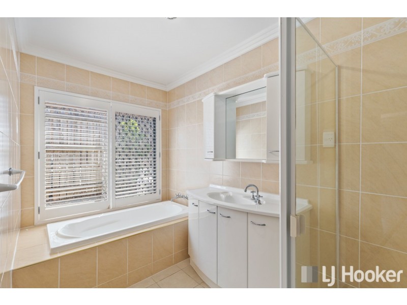 14 Gleneagles Court, Redland Bay QLD 4165