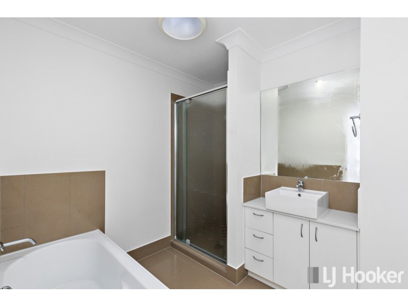 68/57 Charles Canty Drive, Wellington Point QLD 4160