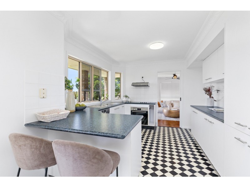 37 Chesterfield Crescent, Wellington Point QLD 4160