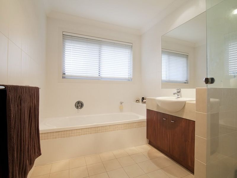 60 Penzance Drive, Redland Bay QLD 4165