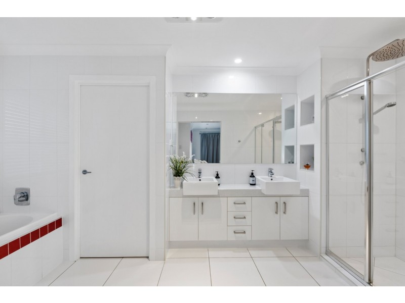 10 Seaspray Street, Thornlands QLD 4164