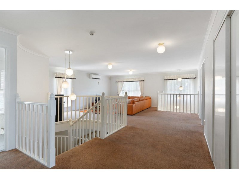 2 Bartlett Terrace, Redland Bay QLD 4165