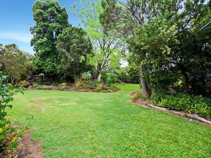 15 Charles Street, Birkdale QLD 4159
