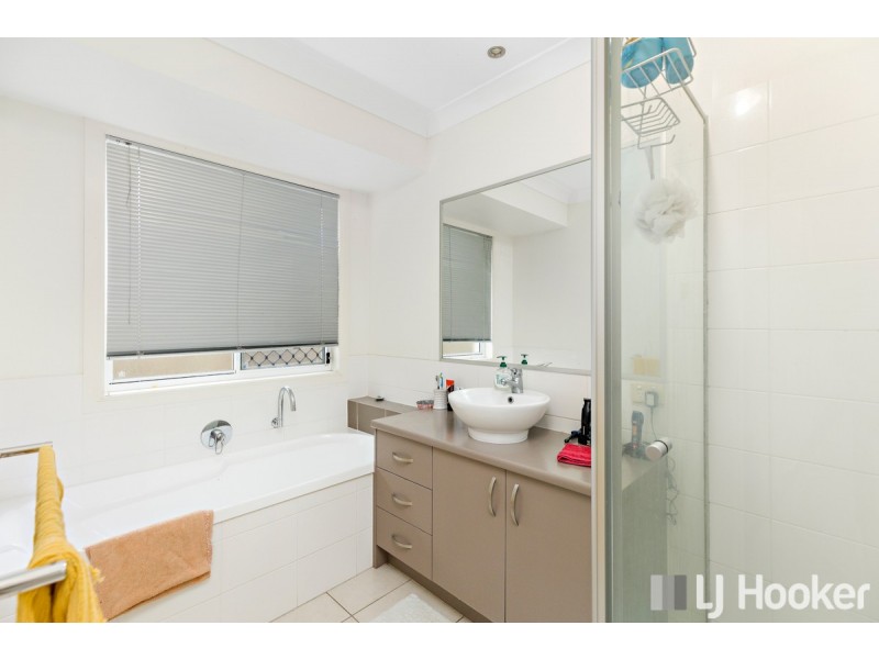 76 Ebony Crescent, Redland Bay QLD 4165