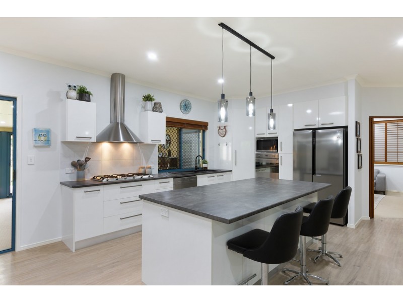 7 Viola Drive, Redland Bay QLD 4165