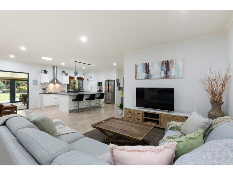 7 Viola Drive, Redland Bay QLD 4165